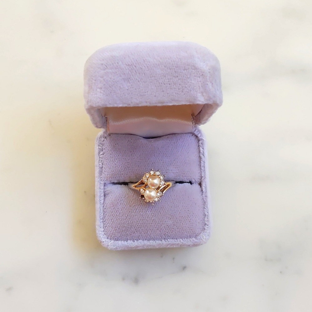 Vintage Roman Double Pearls and Rhinestones Gold Tone Ring.